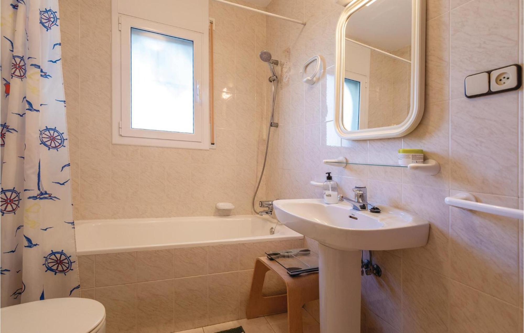Nice Home In Lametlla De Mar With Kitchen Les Tres Cales Luaran gambar