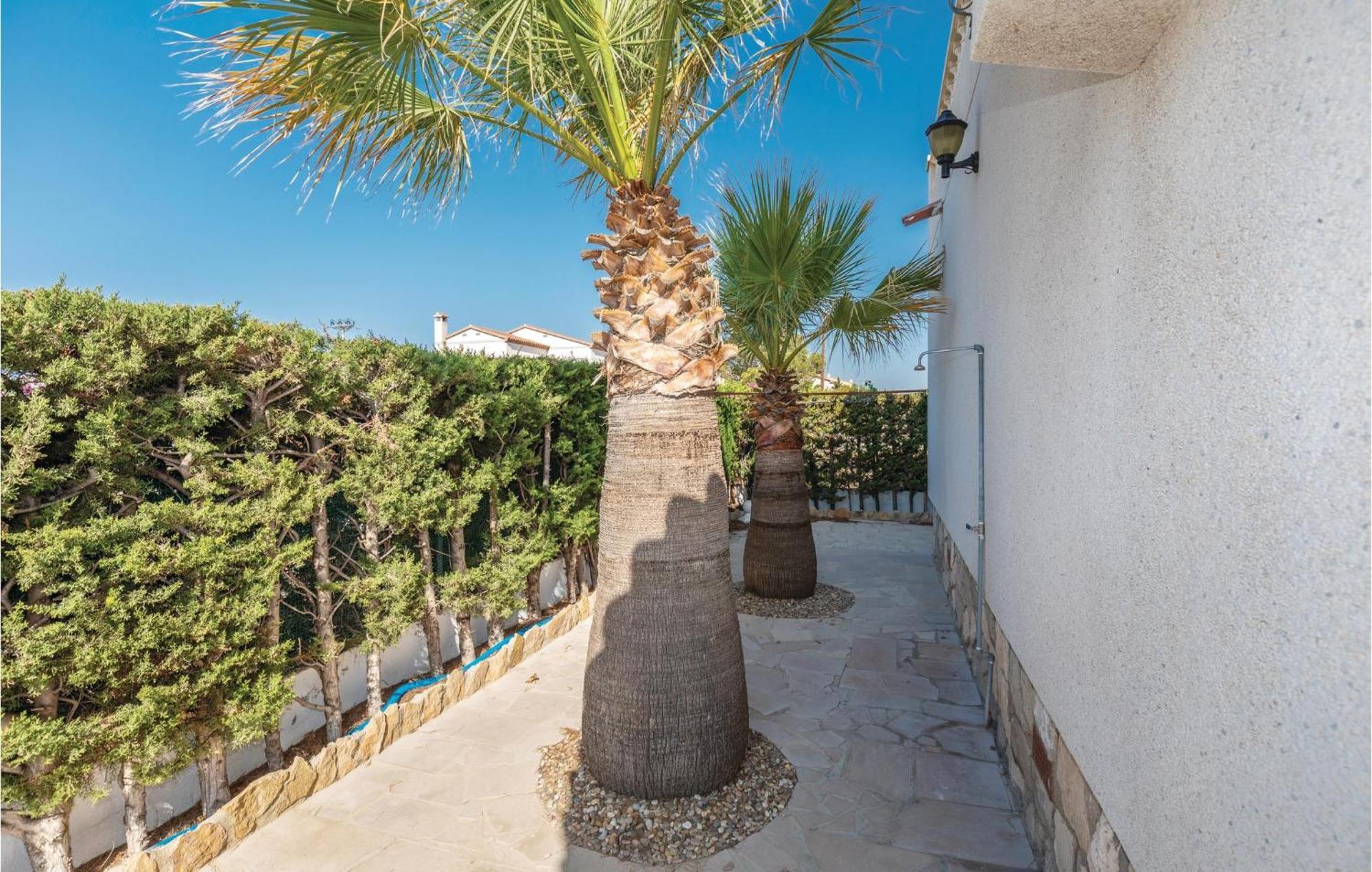 Nice Home In Lametlla De Mar With Kitchen Les Tres Cales Luaran gambar